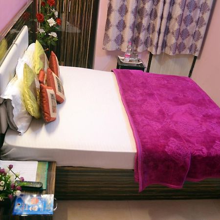 Yatri Guest House Ню Делхи Екстериор снимка