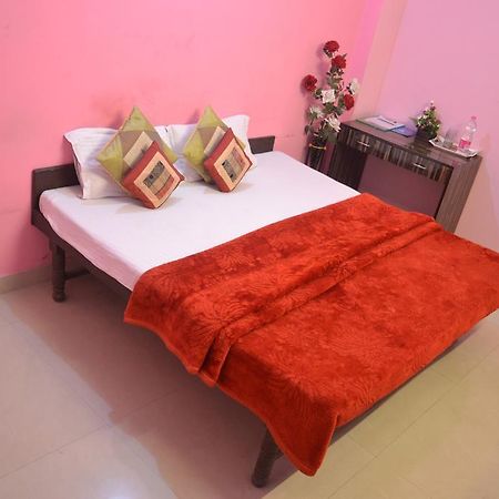 Yatri Guest House Ню Делхи Екстериор снимка
