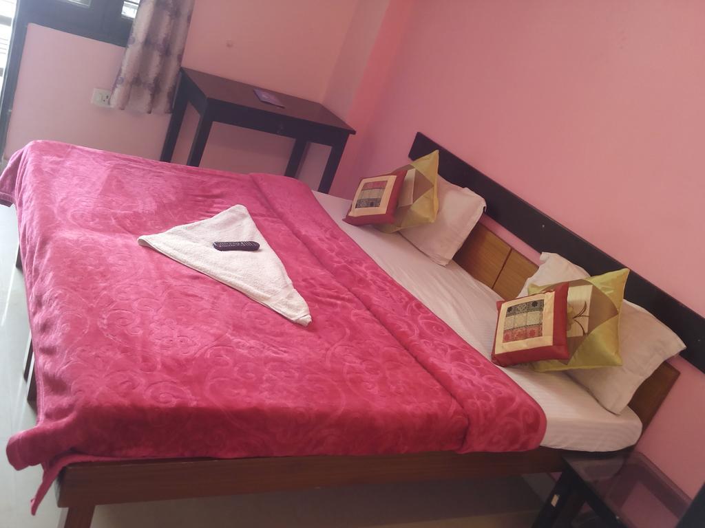 Yatri Guest House Ню Делхи Екстериор снимка