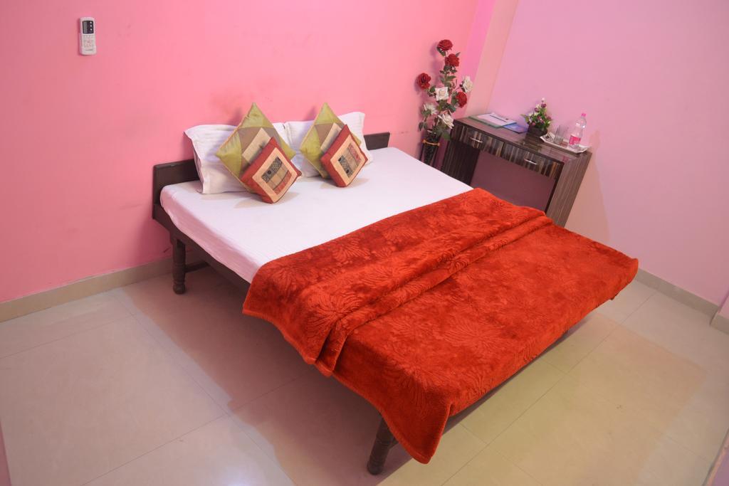 Yatri Guest House Ню Делхи Екстериор снимка