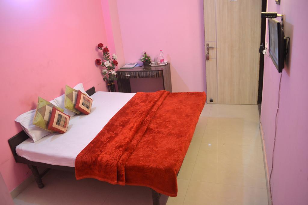 Yatri Guest House Ню Делхи Екстериор снимка
